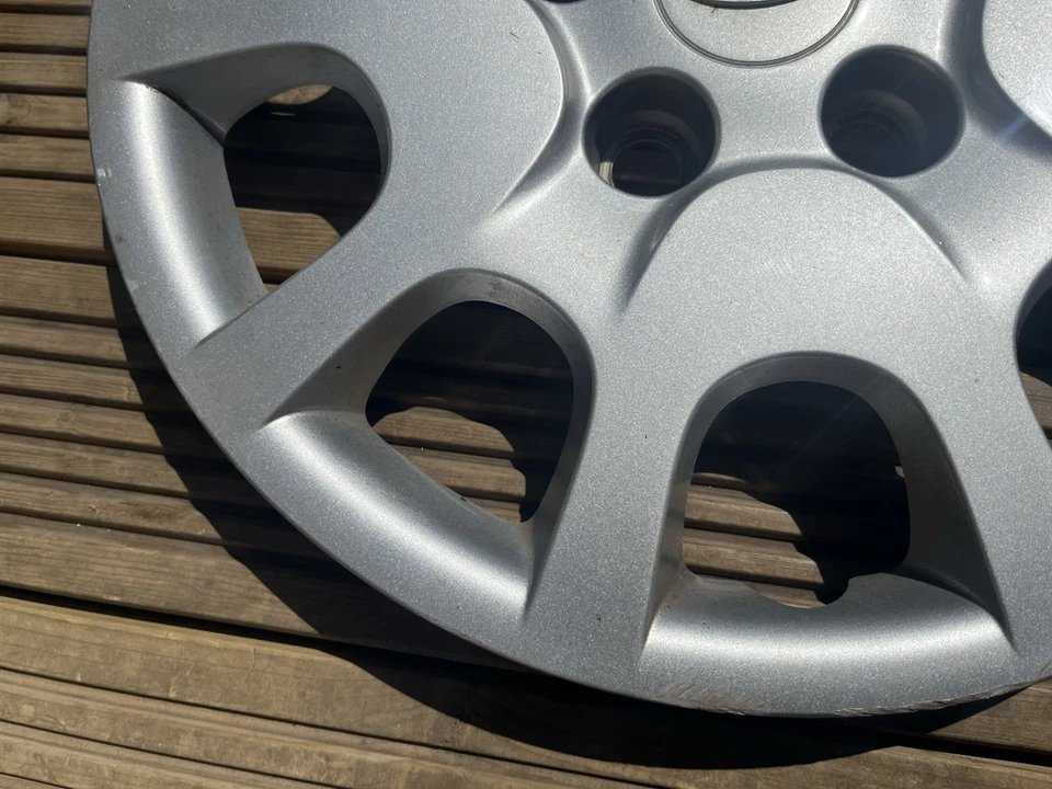 x1 Genuine Hyundai I30 15” Wheel Trim Hub Cap Single - Image 4 of 4