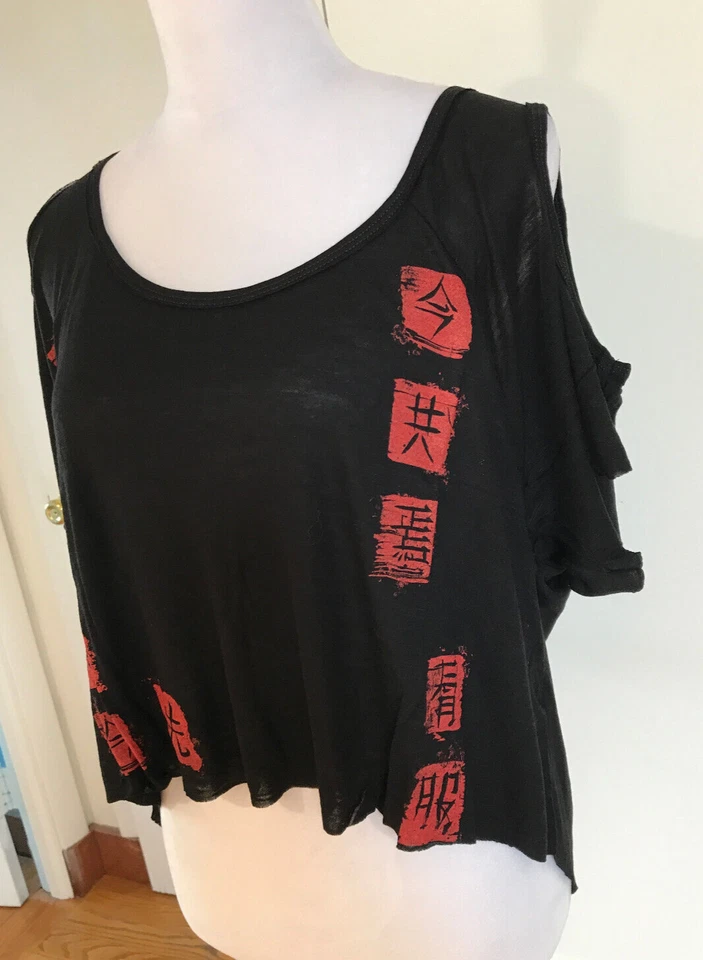 Blusa Kanji Vintage Lip Service Moda Vítima Punk Gótica Japonesa Preta Vermelha P - Imagem 2 de 4