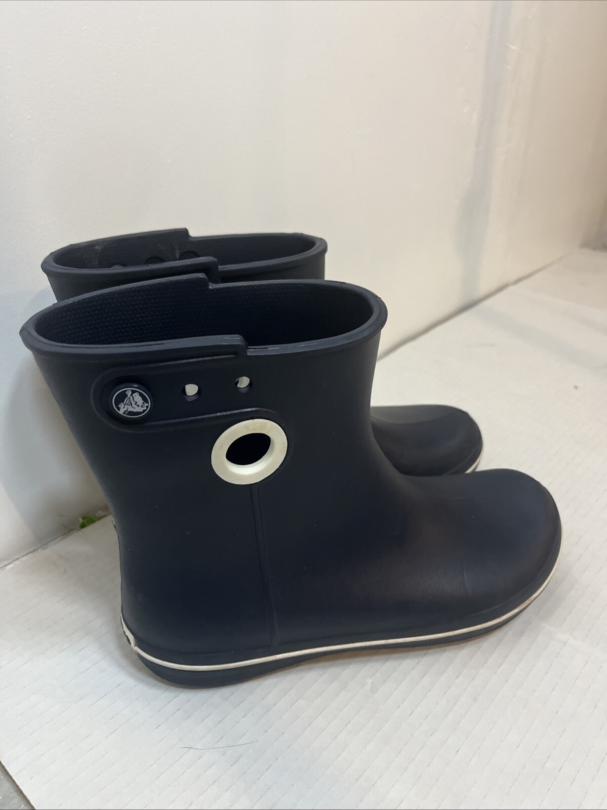 Crocs Womens Jaunt Shorty Navy Rain Boot Size 7 Waterproof Comfort