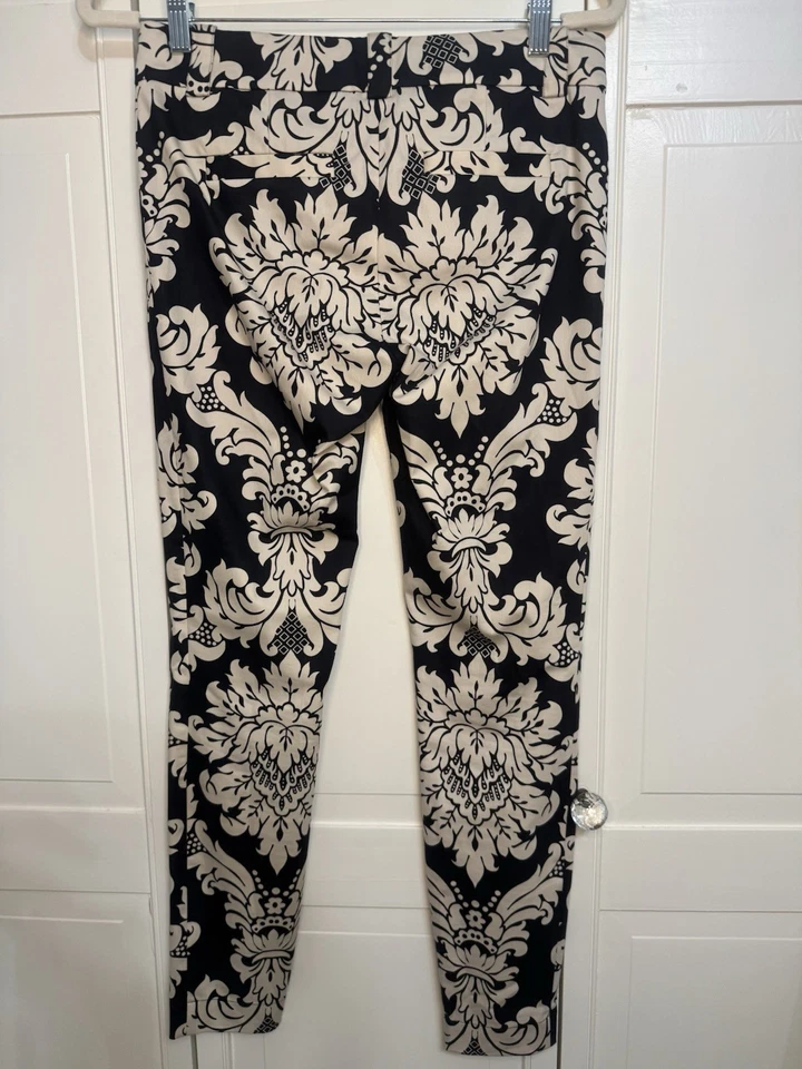 Pantalones de vestir para mujer Robert Rodriguez con estampado floral negros y crema talla 4 Foto 2 de 4