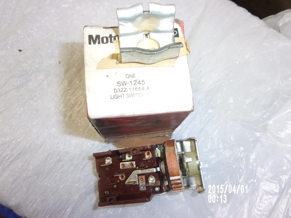 Interruptor de faros Ford Bronco 1973-1977 Sw-1245 D3zz-11654-a OEM Ford Nuevo de Lote Antiguo Foto 3 de 4