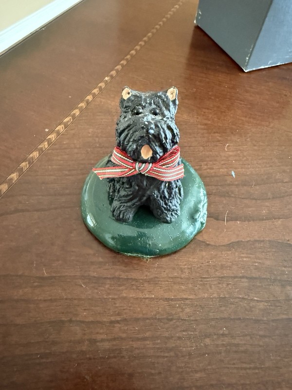 Byers' Choice Ltd The Carolers 1987 Scottish Terrier Dog Figurine Green Base