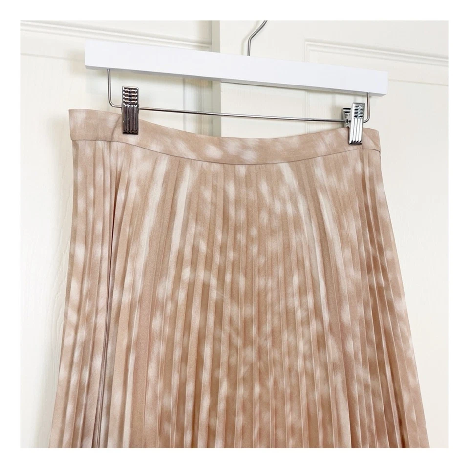 Falda plisada forrada con estampado de ciervo manchado Burberry para mujer talla 8 EE. UU. Foto 4 de 4