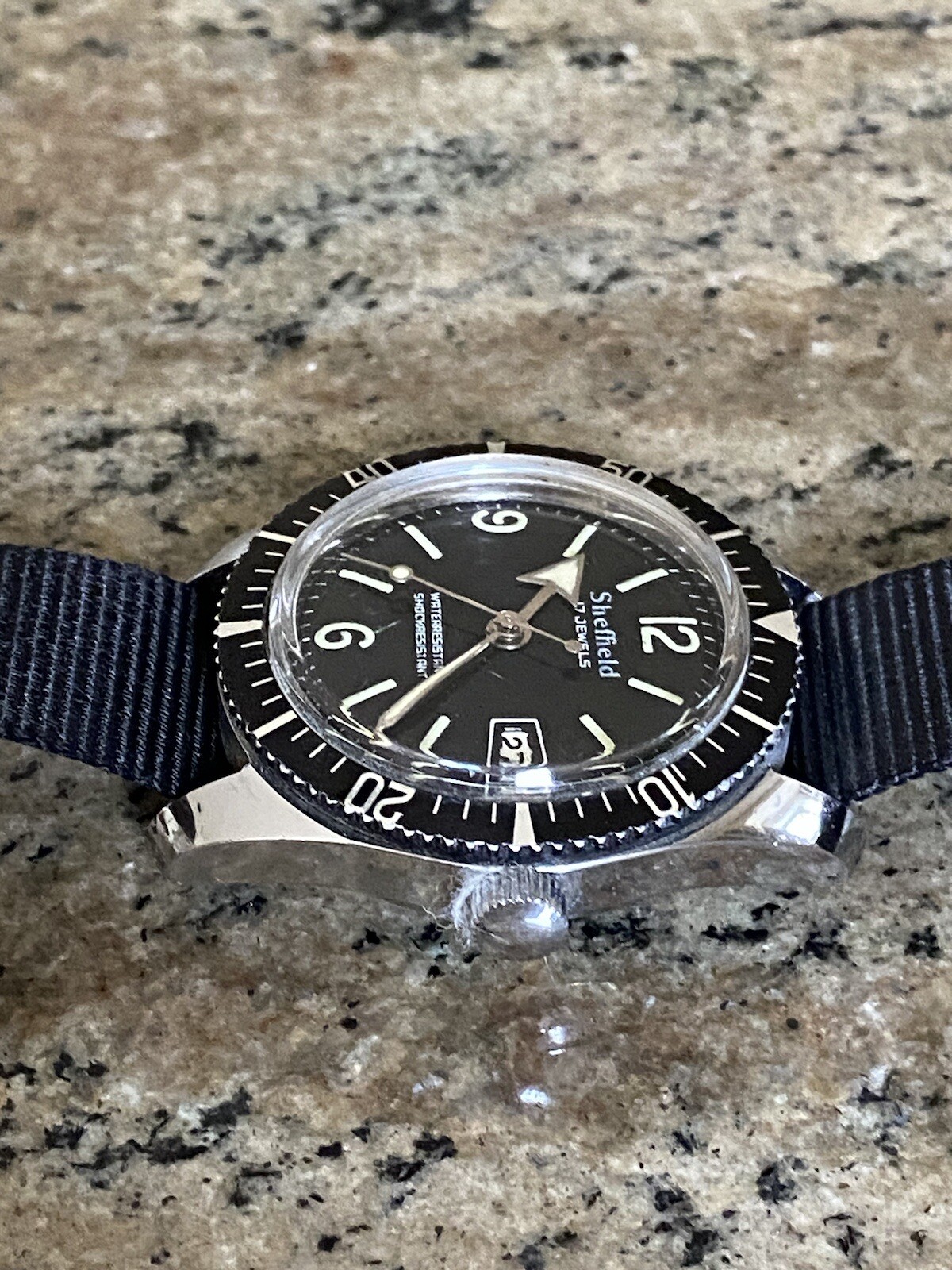 Sheffield Men's Dive Pocket Watch 17 Jewels 35MM Date Runs