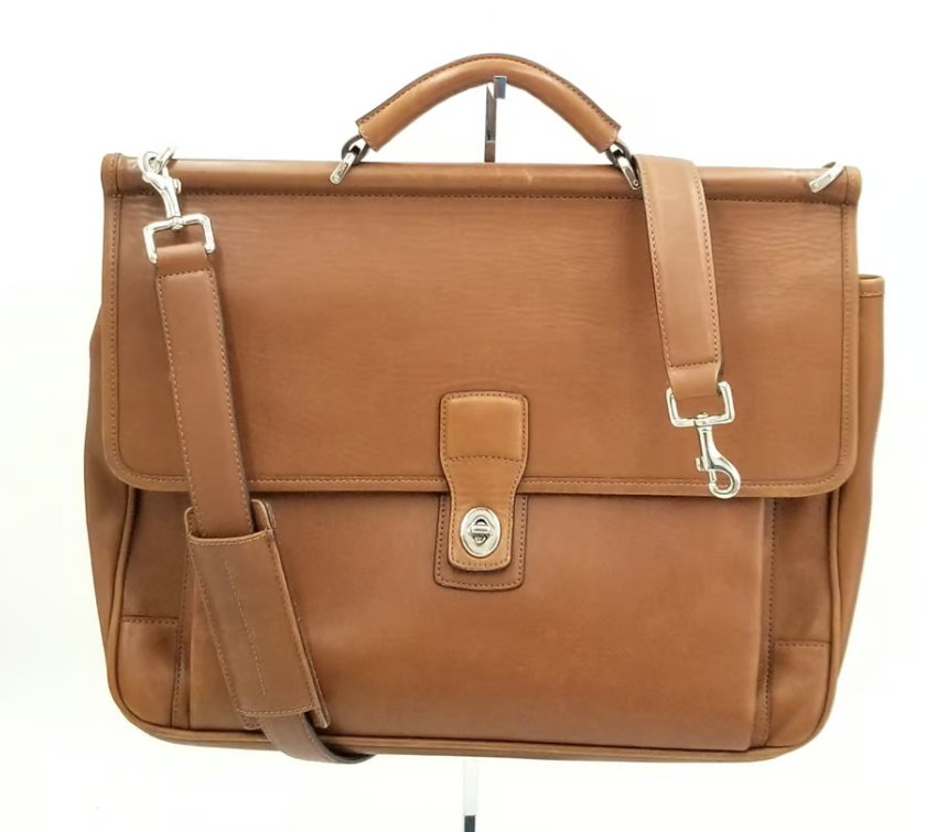 COACH ブックタイプケース　Brown iPhone 13用 COACH（R）ブックタイプケース／SIGNATURE Brown