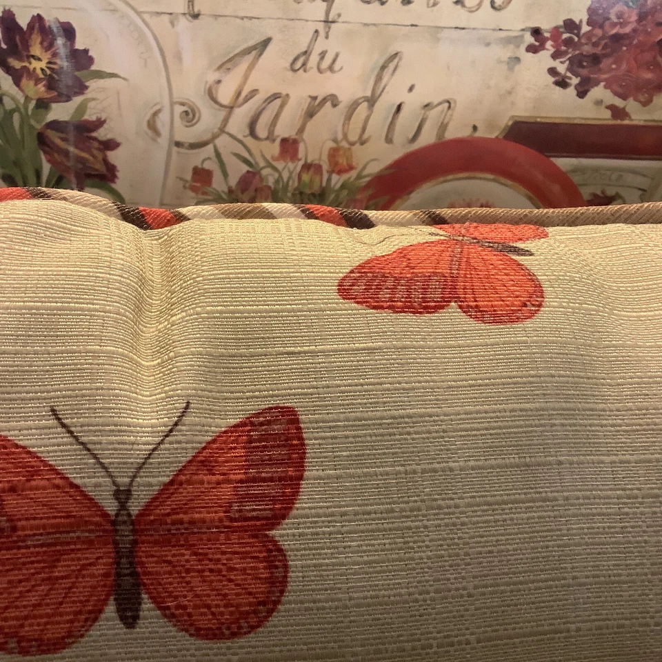 Hermosa almohada naranja mariposa ~ 19 x 8 ~ reversible/rayas naranjas y marrones ~ soldada Foto 4 de 4