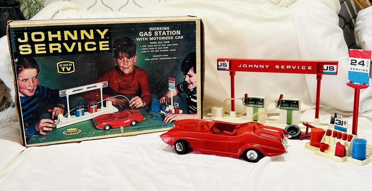 1968 TOPPER TOYS JOHNNY SERVICE WORKING GAS STATION PLAYSET