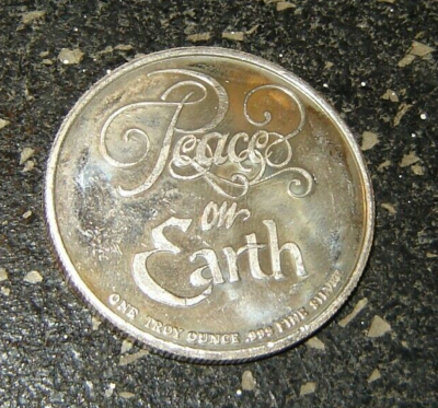 1998 MERRY CHRISTMAS - PEACE ON EARTH 1 TROY Oz .999 SILVER ROUND