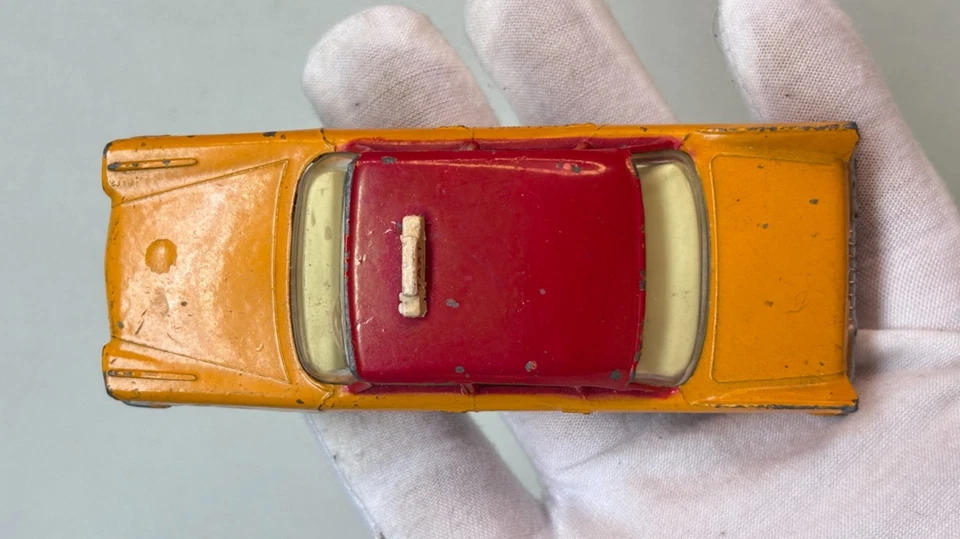 DINKY TOYS MECCANO AUTO ORIGINALE VINTAGE TAXI PLYMOUTH PLAZA 1/43 - NO BOX !! - Immagine 4 di 4