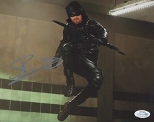 Stephen Amell Arrow Autographed Signed 8x10 Photo ACOA