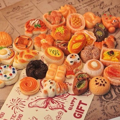 40Pcs Random Dollhouse Miniature 1/6 Scale Mini Resin Food Bread Bakery Set