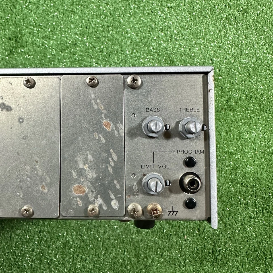 TOA 900 Series 3-Channel Amplifier A-901A - Image 4 of 4