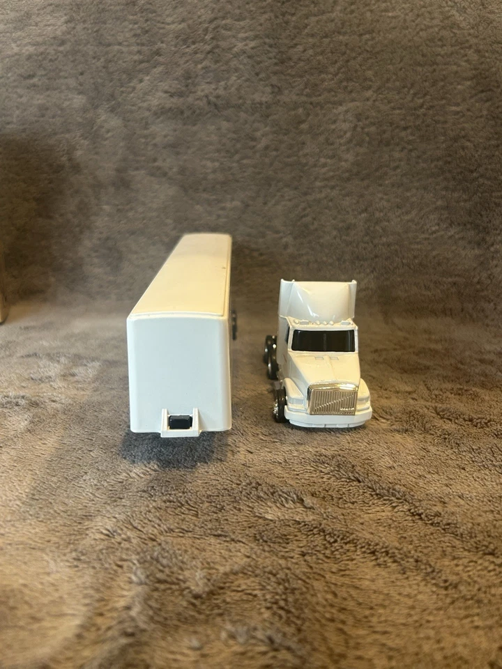 1:64 Ertl White GMC Diecast Semi Truck Land O Lakes Dairy - Image 3 of 4