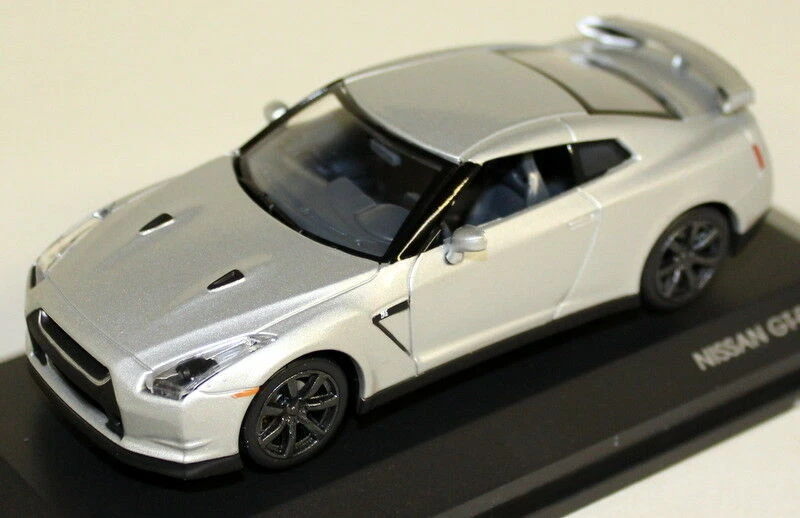 Signature 1/43 - Nissan GT-R R35 coche modelo diecast plateado Foto 3 de 4