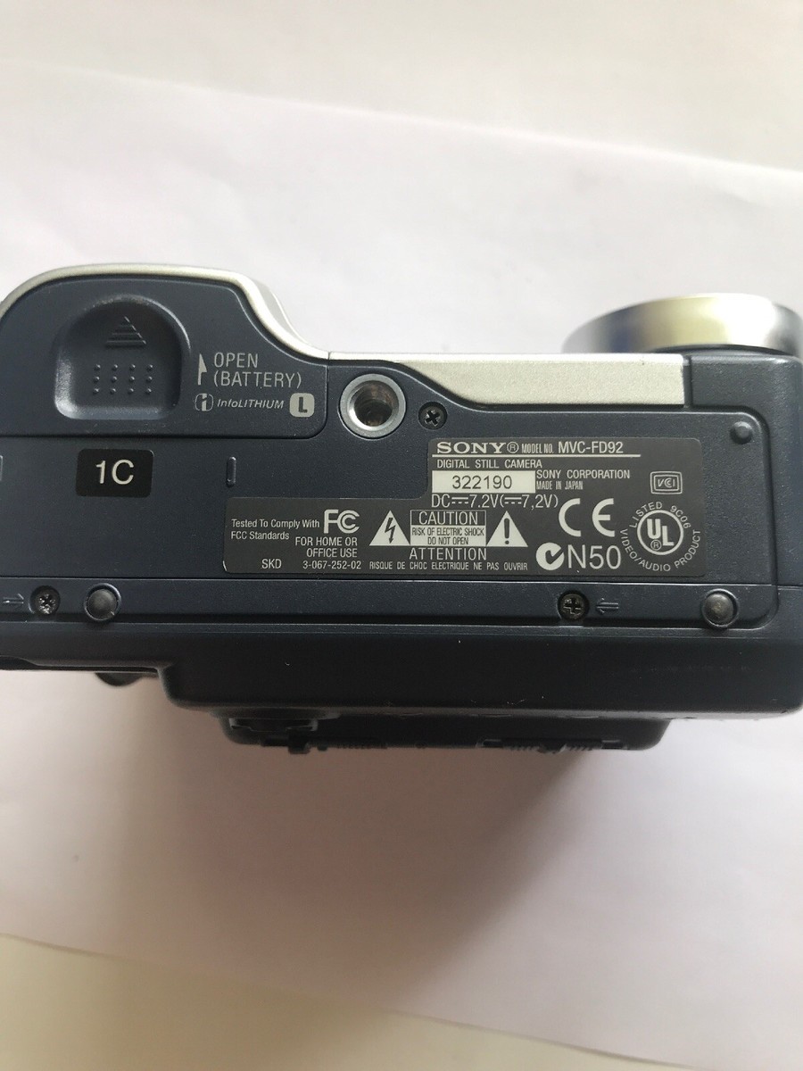 Sony Mavica MVC-FD92 1.2MP Digital Camera - Black & Metallic Sony Mavica MVC-FD92 1.2MP Digital Camera - Black & Metallic