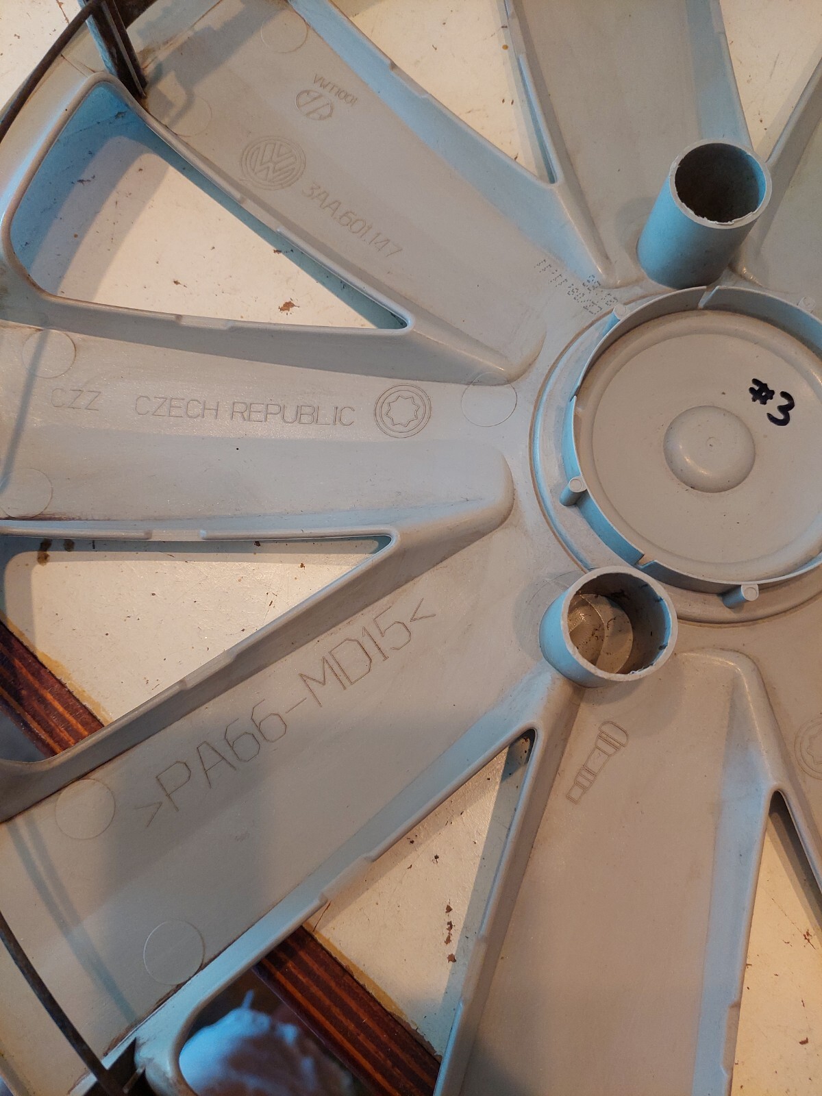 VOLKSWAGEN JETTA HUBCAP (2013) (1) / WHEEL COVER 3AA.601.147 for sale