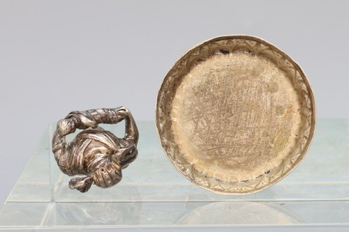 Perfume Bottle Shaped As A Woman Carrying Baby, 18th Century Gutgesell Gebruder - Picture 4 of 10