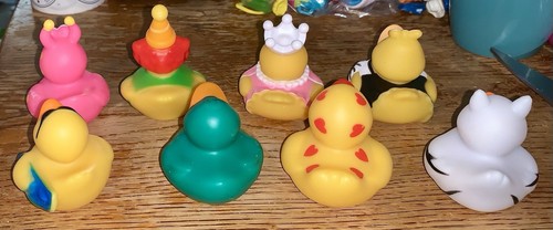 8 patos de goma: payaso, reina, animadora, surfista, corazones +~ Jeep Cruise Duckies - Imagen 2 de 2