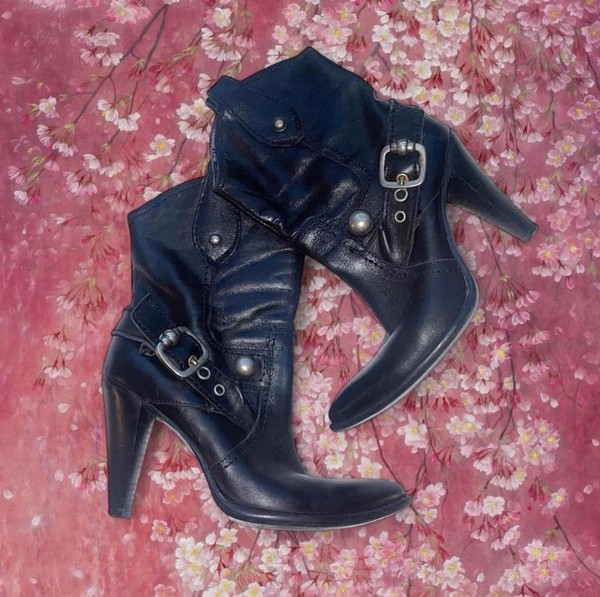 Vintage Italian Y2K Heeled Ankle Boots (early2000s)