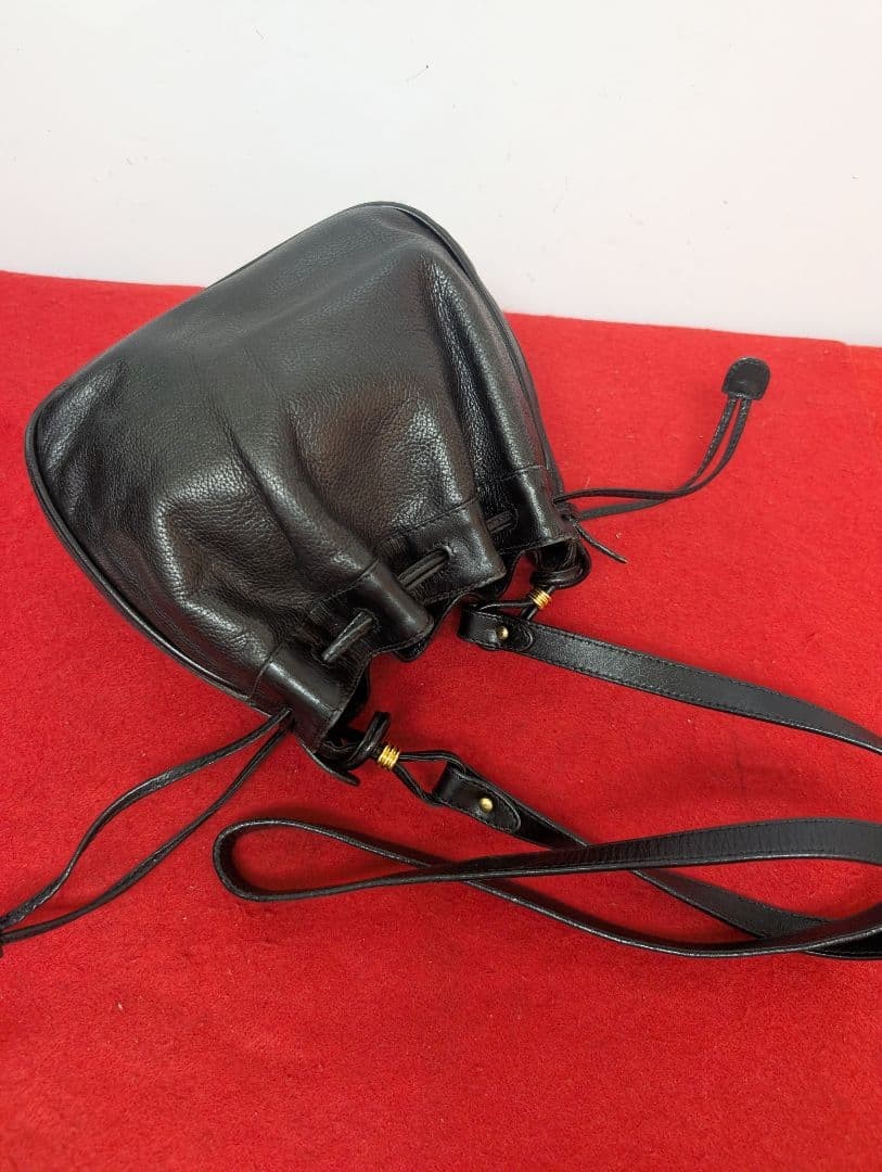 Gucci Black Solid Leather Drawstring Shoulder Bag… - image 5