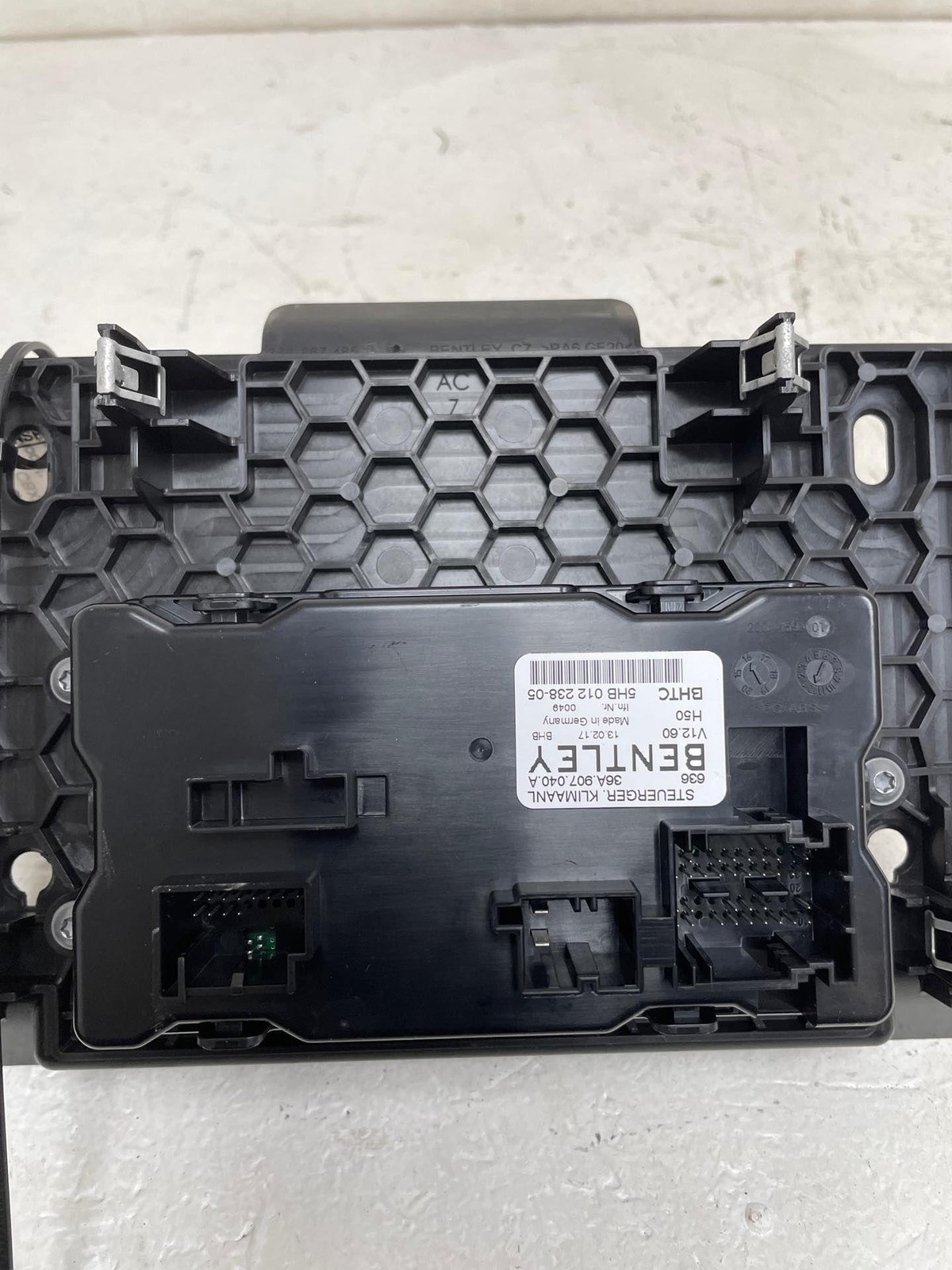 2016-2020 BENTLEY BENTAYGA A/C MODULE CLIMATE CONTROL TEMPERATURE UNIT OEM