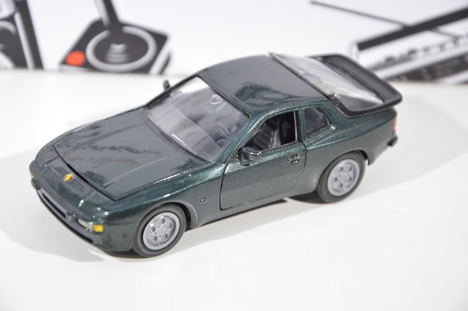 Porsche 944 NZG modelle scala 1:43 die cast made in Germany
