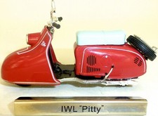 IWL Pitty Motorrad Motorroller rot DDR 1:24 ATLAS 7168116 NEU OVP LA2 µ