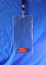 Cordón Dale Earnhardt Jr #88 con soporte de credencial a juego alrededor de 2010