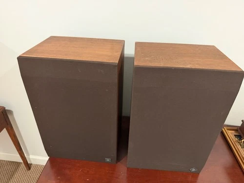 Vintage 1970's/early 80's jbl L40 2-way speakers - sound great! - product listing photo