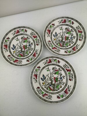 4 anciennes assiettes plates , faïence blanche France, avec tampon numéroté incrusté. Fin 19ème