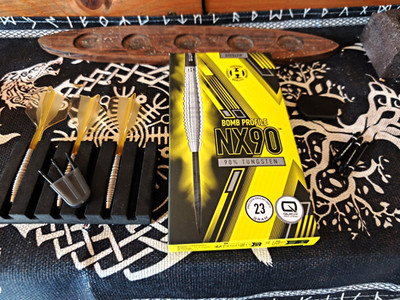 Harrows NX90 Bomb Quick Point Steeldart 23 g /Harrows Solo Yellow No.6 Short