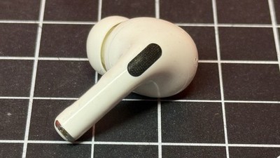 Apple AirPods Pro 1st Generation A2084 EUC in black skin/case