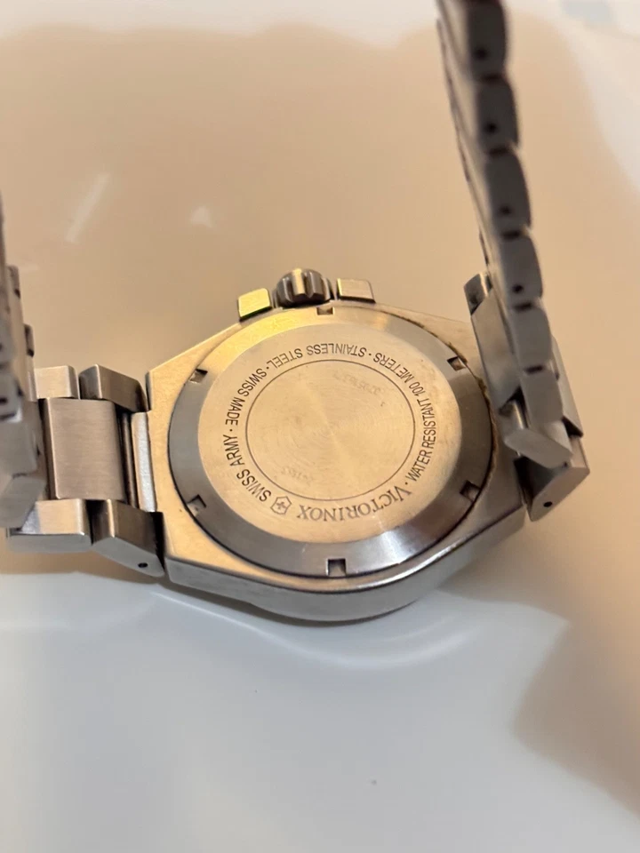 Reloj de campo Victorinox Swiss Army 24137 - esfera negra - acero inoxidable - Swiss Q Foto 4 de 4