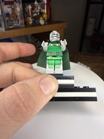 LEGO Dr. Doom Minifigure Sh0052 Marvel Superheroes 76005 Daily Bugle Showdown