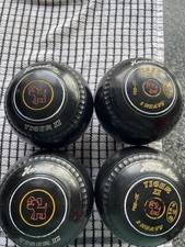 Henselite Tiger II Lawn Bowls, Size 2, Heavy . Set of 4 with carrier