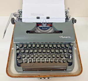 Olympia De Luxe Typewriter | eBay