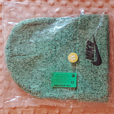Nike Men s Knit Beanie Hat Green Solid Pattern Winter Cap Size XL