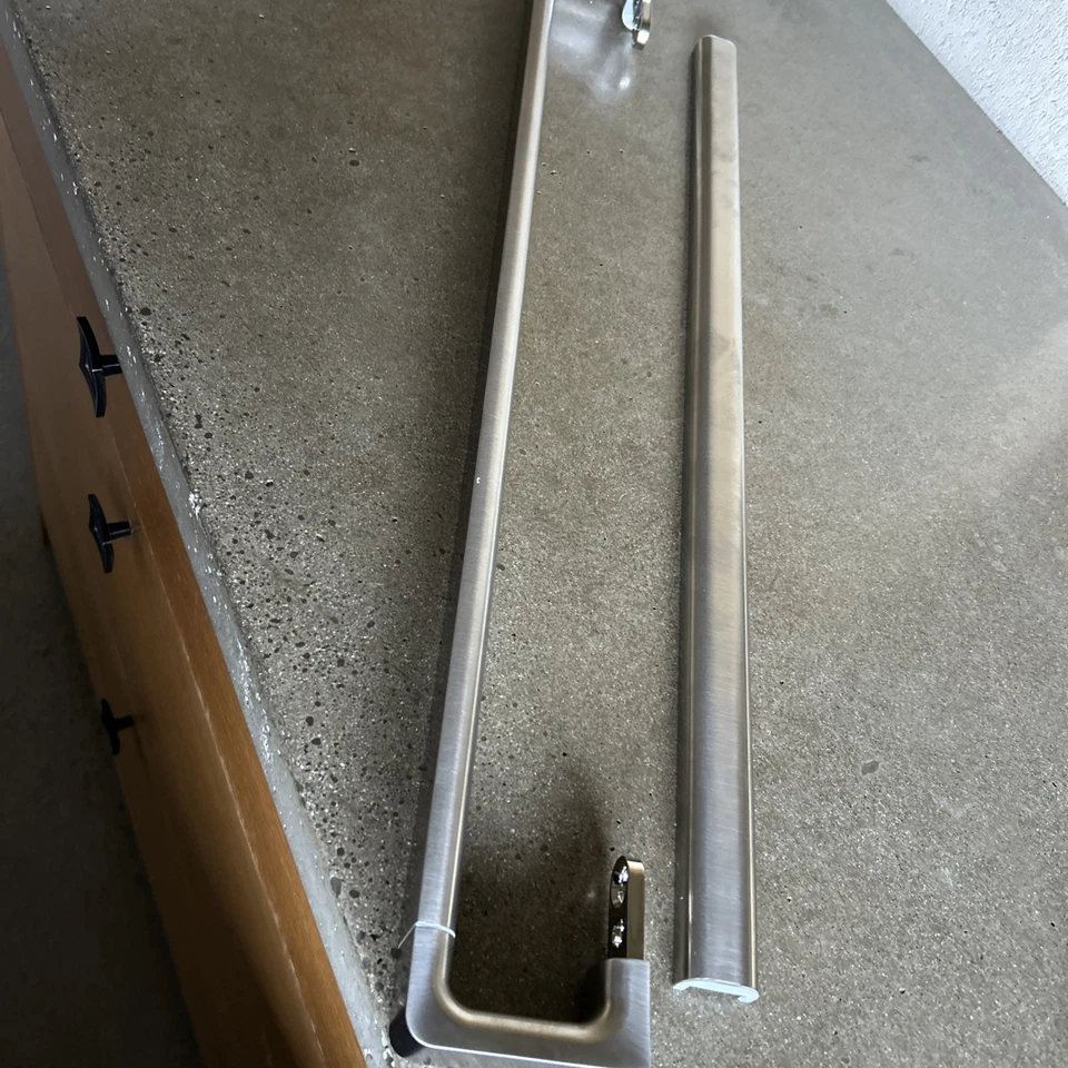 "Toallero Hansgrohe Axor cuadrado suave 24"" (níquel cepillado)" Foto 2 de 4