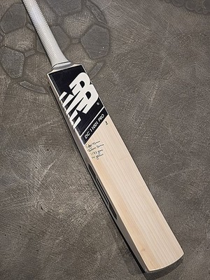 New Balance DC1100İ PRO Cricketschläger ABSOLUTE MONSTER mit niedrigem Profil