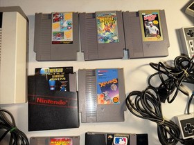 1985 Nintendo NES Console Bundle - 7 Games, 6 Controllers, Four Score, Gun -unte