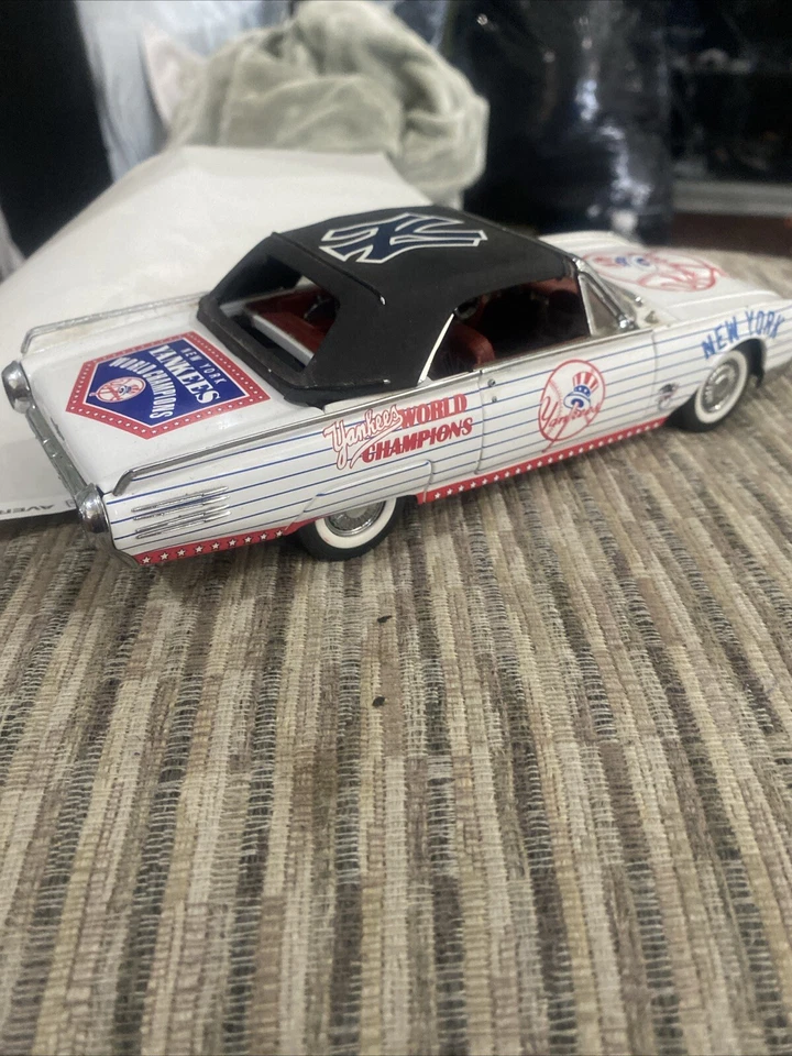 1961 Ford Thunderbird Yankee convertible car - Image 3 of 4