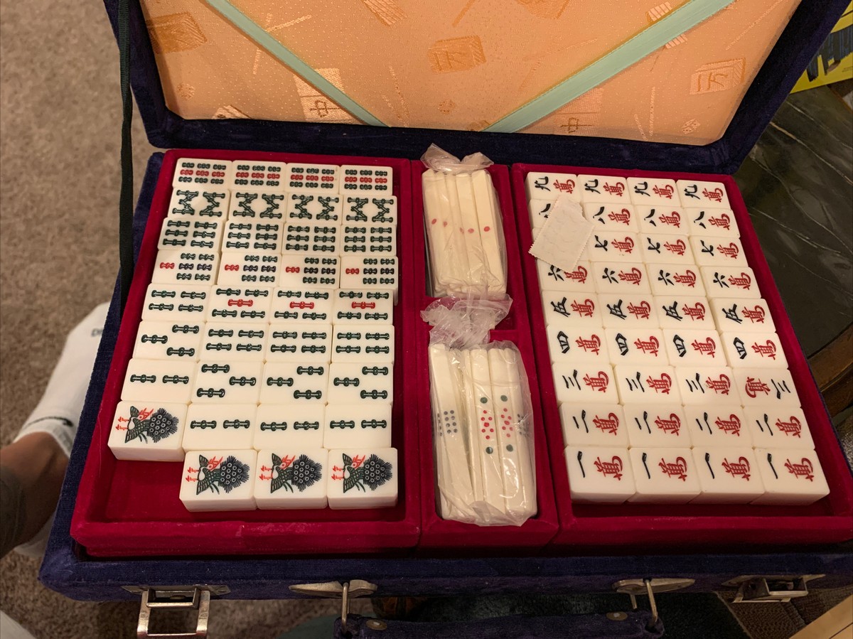 Vintage Mah Jongg Set 143 Tiles +Case RARE 33rd Year “Thats