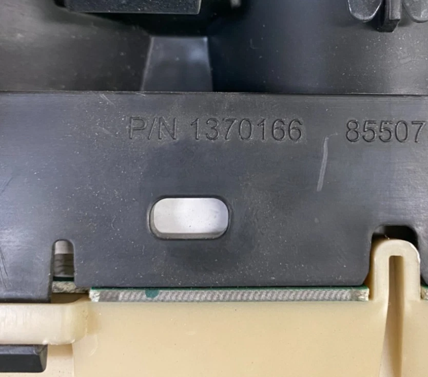 2007-2012 Buick Enclave Speedometer Instrument Cluster 1370166 - Image 3 of 4