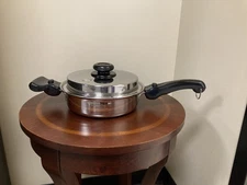 Saladmaster  9” Skillet Versa   TP304-316 Stainless steel Lid pot and handles  ￼