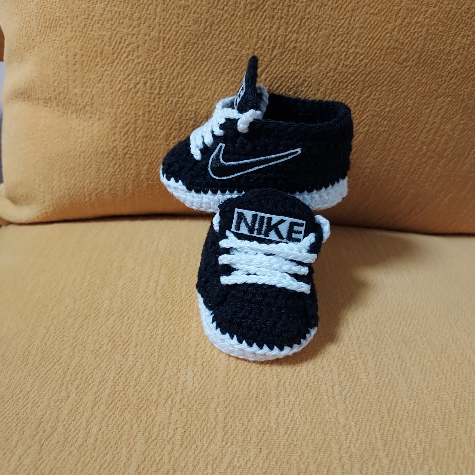 Patucos bebe crochet , hilo algodon , detalles bordados, suela 9 cm
