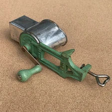 Vintage Crank Grater Lorraine Metal Mfg Co. Cast Iron Mountable Grinder Green