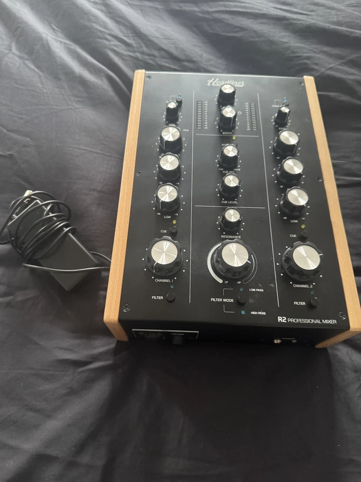 Headliner HL90100 R2 - 2 Channel Rotary DJ Mixer - Image 4 of 4