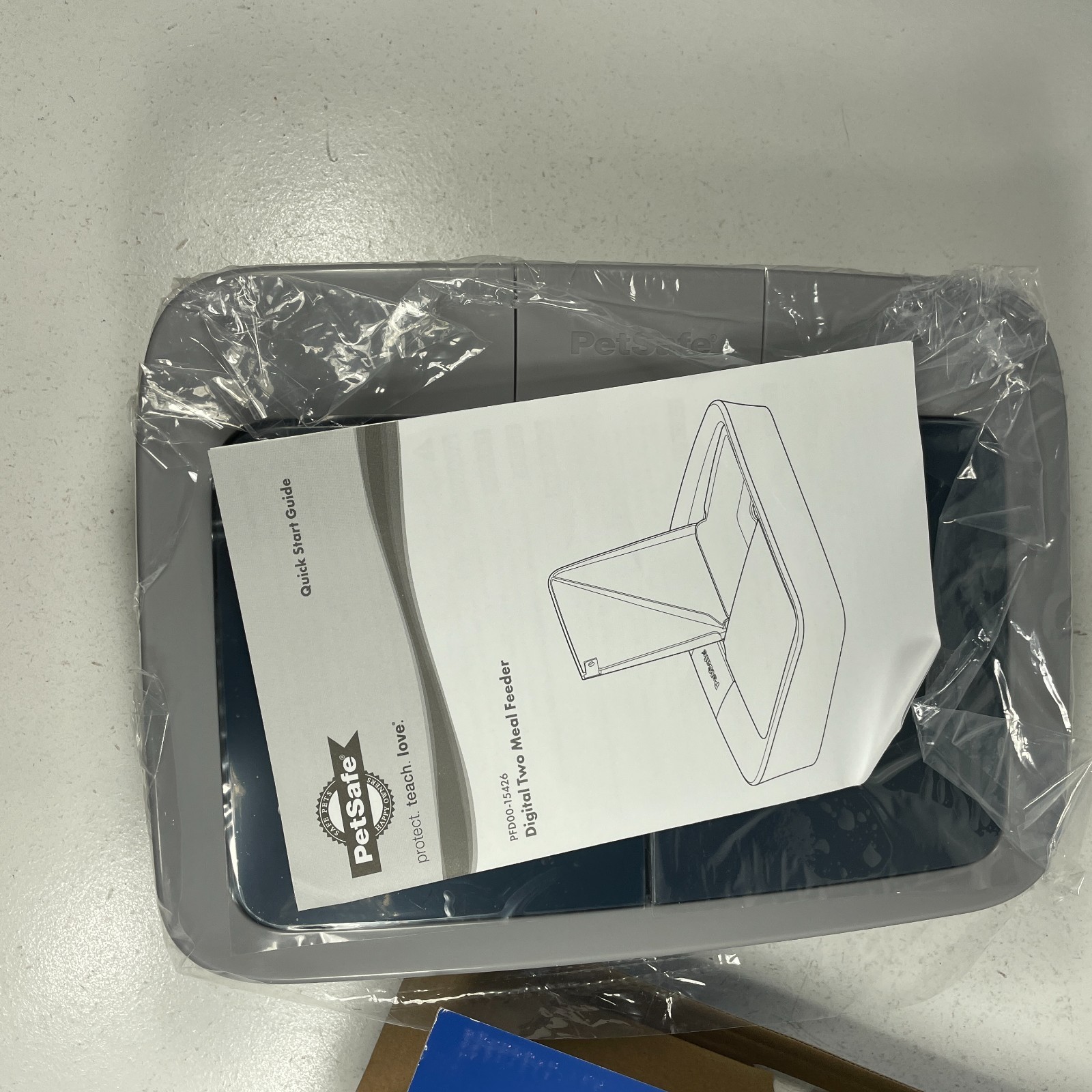 PetSafe Automatic Two Meal Feeder Dispenses Dog or Cat Food