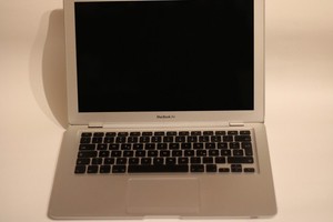 Apple Macbook Air 2008 A1237, 64GB SSD, 2 GB RAM, ohne Akku & Betriebsystm
