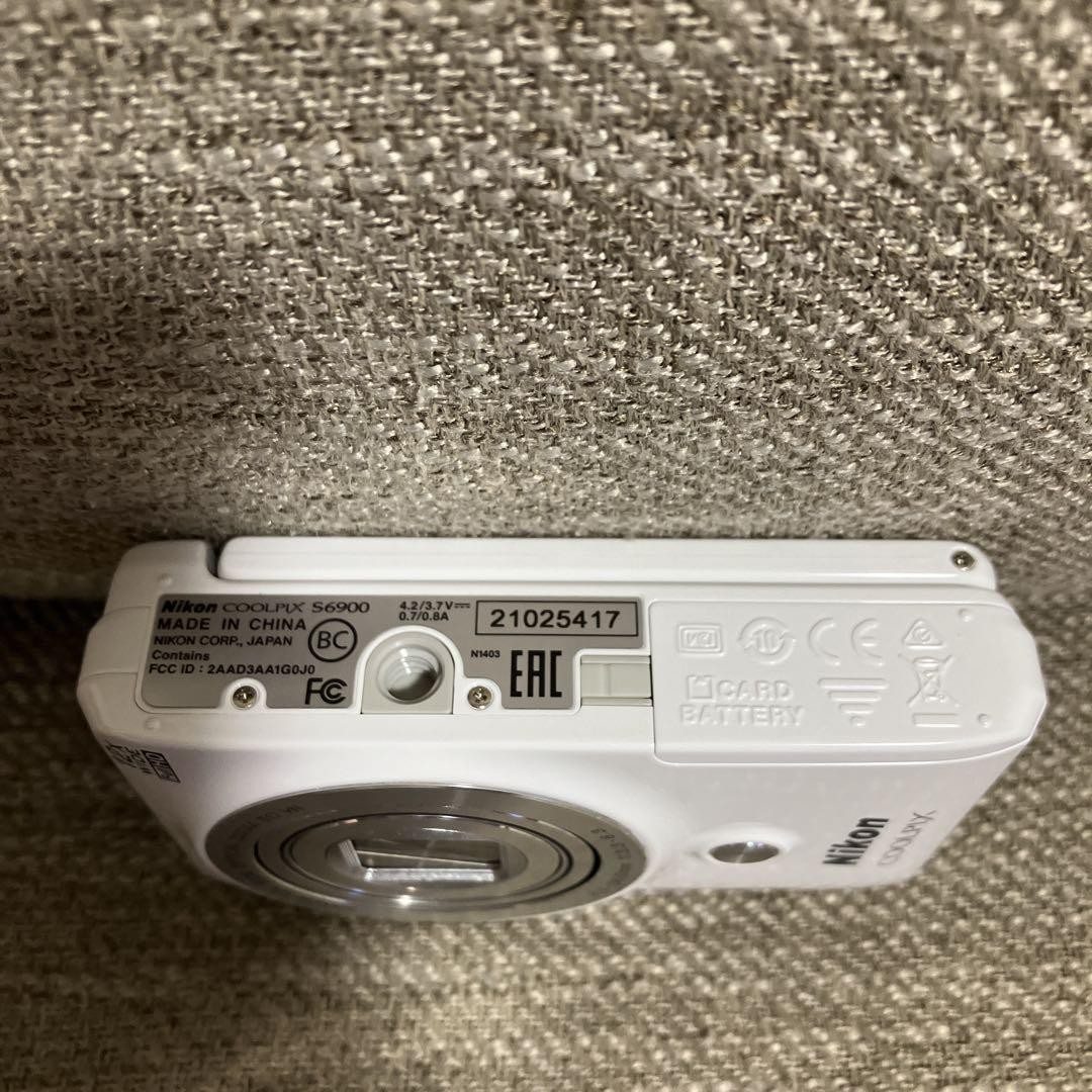 Nikon COOLPIX S6900 16.0MP Flip Screen Digital Camera Japanese